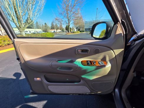 Used 2001 Toyota Tundra Limited image 33