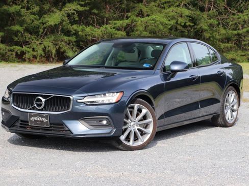 Used 2021 Volvo S60 T6 Momentum AWD/4WD image 38