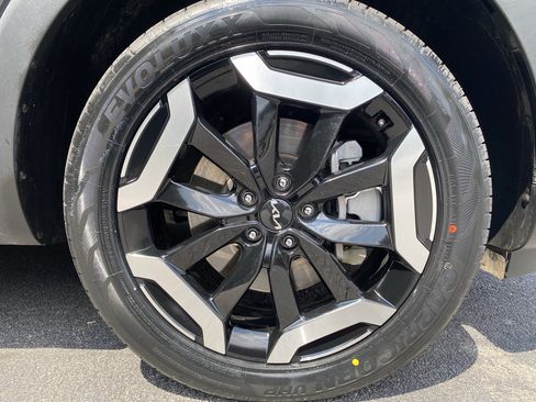 Used 2024 Kia Telluride EX w/ EX Captain's Chair Package FWD image 13
