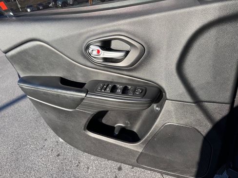 Used 2016 Jeep Cherokee Limited image 17