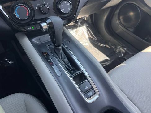 Used 2021 Honda HR-V LX image 25