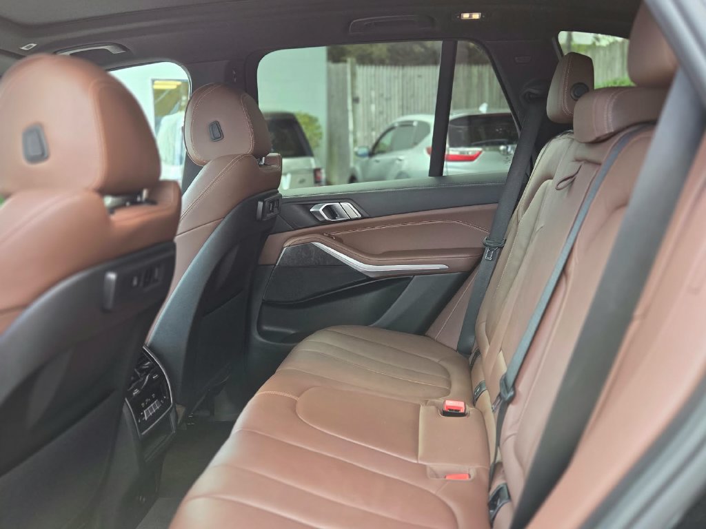 Used 2022 BMW X5 xDrive40i w/ M Sport Package AWD/4WD image 22