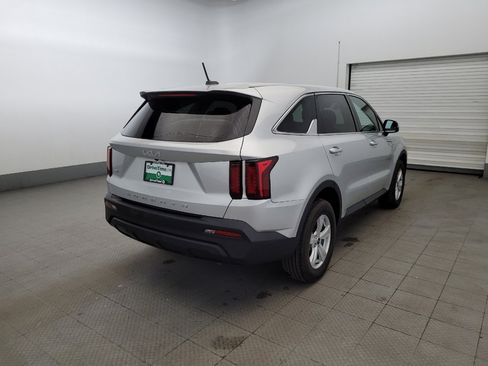 Used 2022 Kia Sorento LX image 9