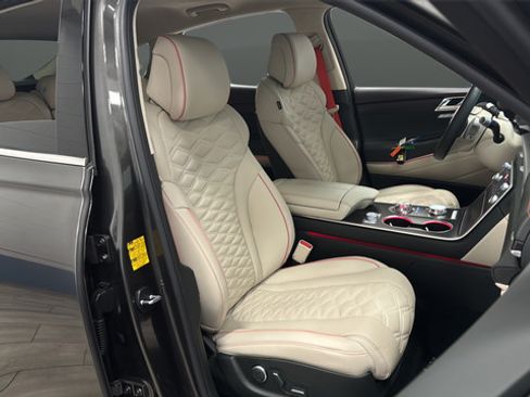 Used 2025 Genesis GV80 3.5T AWD/4WD image 24