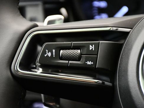 Certified 2026 Porsche Macan AWD/4WD image 28