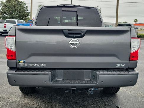 Used 2021 Nissan Titan SV w/ SV Convenience Package image 5