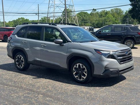 Used 2025 Subaru Forester Premium w/ Convenience Package #1 AWD/4WD image 3