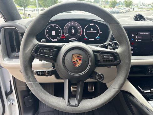 Used 2024 Porsche Cayenne S AWD/4WD image 18