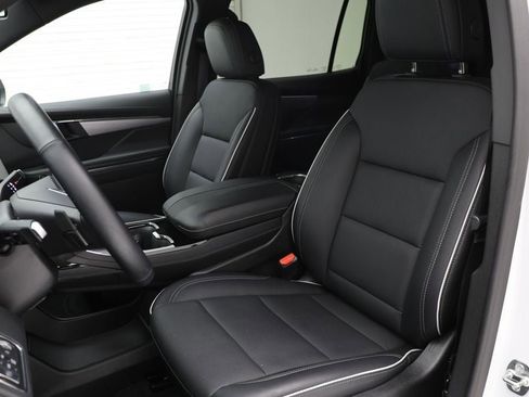 Used 2025 Buick Enclave Preferred image 16