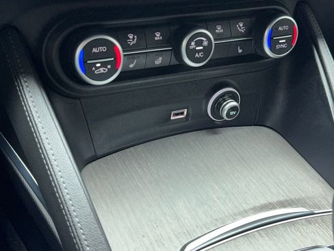Used 2022 Alfa Romeo Stelvio AWD image 23