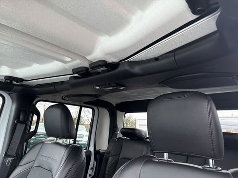 Used 2023 Jeep Gladiator Sport image 28