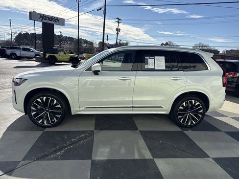 Used 2025 Volvo XC90 B6 Plus image 7