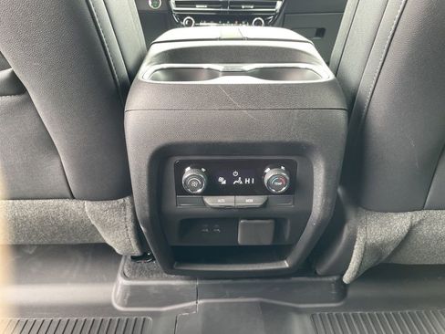 New 2026 Chevrolet Traverse Z71 w/ Driver Confidence Package image 25