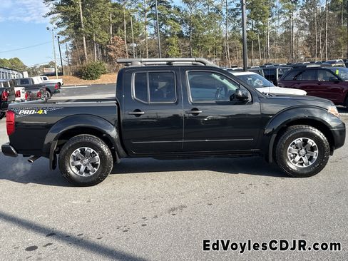 Used 2021 Nissan Frontier PRO-4X w/ Pro-4x Utility Package image 2