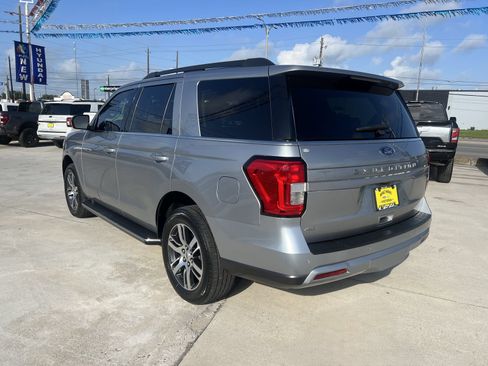 Used 2022 Ford Expedition XLT RWD image 4