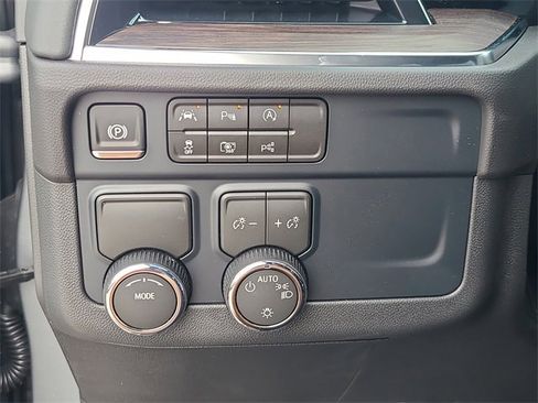 New 2026 Chevrolet Suburban LS w/ LPO, Dark Essentials Package image 23