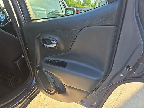 Used 2023 Jeep Renegade Latitude AWD/4WD image 69