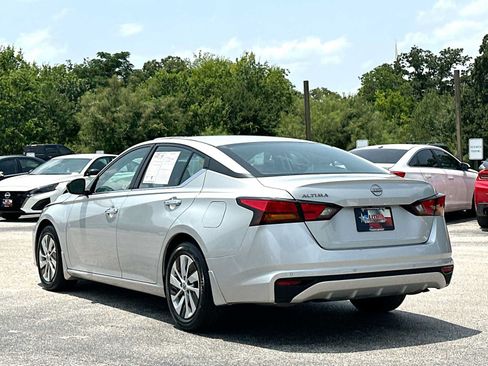 Used 2024 Nissan Altima 2.5 S FWD image 13