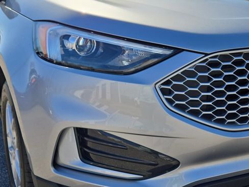 Used 2024 Ford Edge SEL image 3