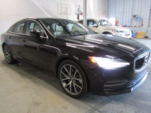 Used 2017 Volvo S90 T6 Momentum w/ Vision Package AWD/4WD image 25