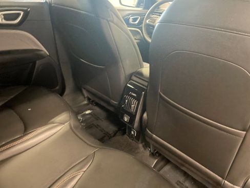 Used 2024 Jeep Compass Limited image 31