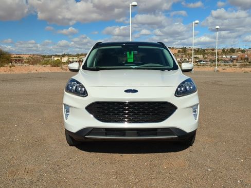 Used 2022 Ford Escape Titanium w/ Class II Trailer Tow Package image 9