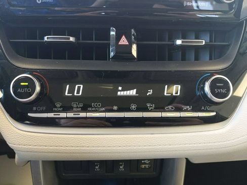 Used 2022 Toyota Corolla Cross XLE w/ Convenience Package AWD/4WD image 22