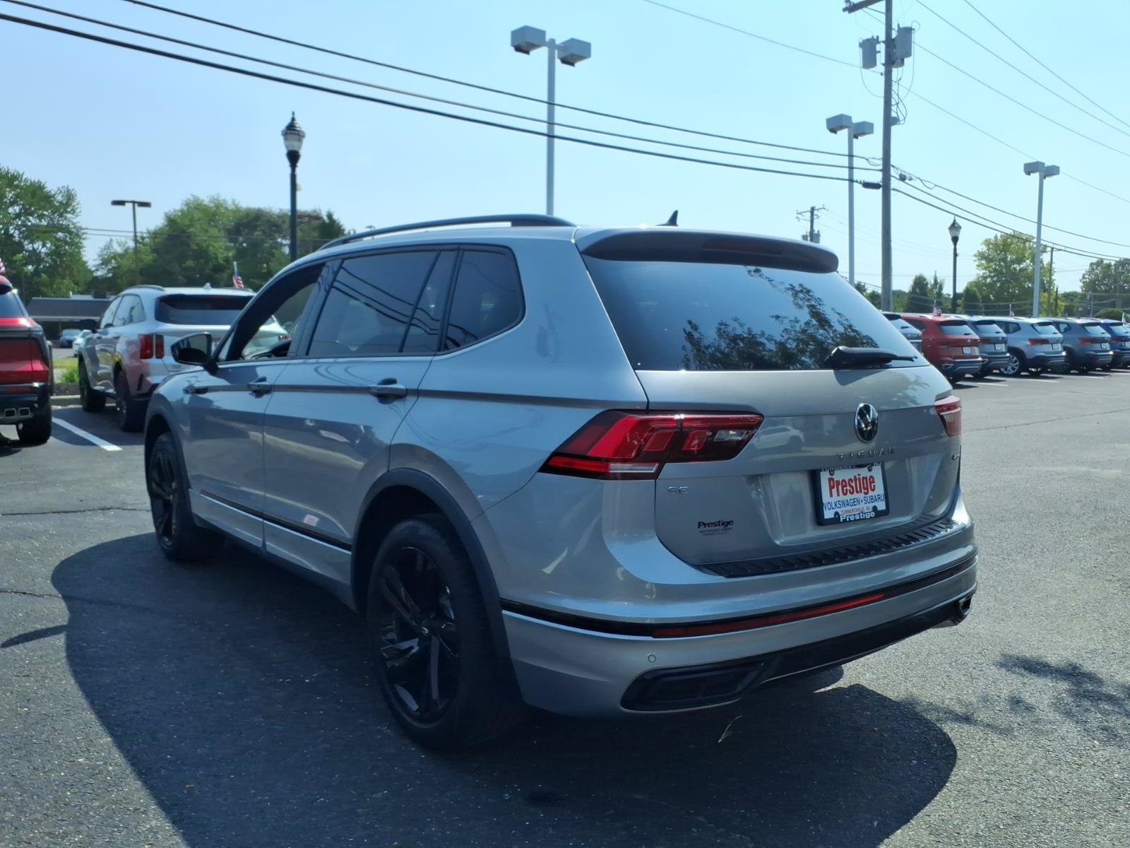 Certified 2024 Volkswagen Tiguan SE R-Line AWD/4WD image 4