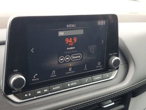 Used 2023 Nissan Rogue S image 24