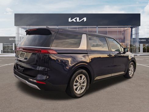 Certified 2024 Kia Carnival LX image 4