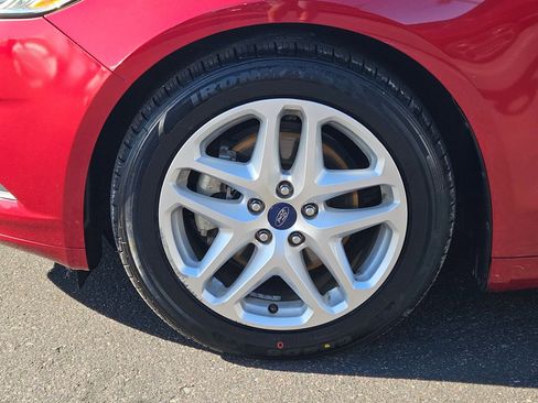 Used 2015 Ford Fusion SE image 8