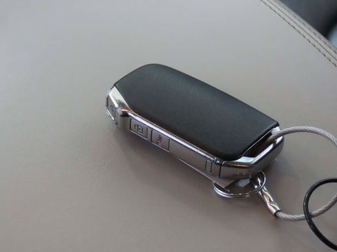 Used 2024 Kia Carnival LX image 17