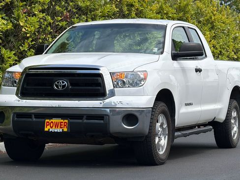 Used 2011 Toyota Tundra 4x4 Double Cab w/ Tow Pkg image 6