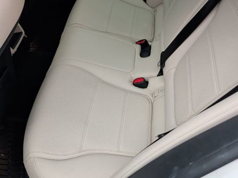 Used 2023 Mercedes-Benz C 300 4MATIC Sedan image 11