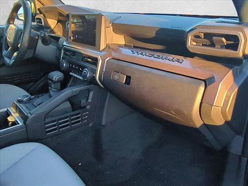 Used 2025 Toyota Tacoma SR5 image 21