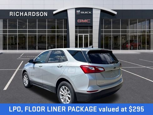 Used 2021 Chevrolet Equinox LS w/ LS Convenience Package AWD/4WD image 3