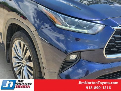 Used 2021 Toyota Highlander Platinum AWD/4WD image 10