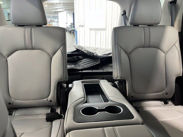 Used 2024 Honda Pilot Touring image 14