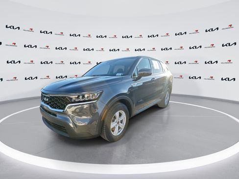 Used 2023 Kia Sorento LX image 4