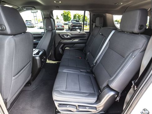 Used 2022 Chevrolet Suburban LS AWD/4WD image 30
