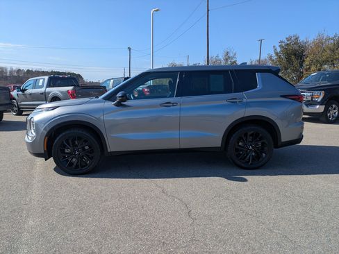 Used 2022 Mitsubishi Outlander SE image 7