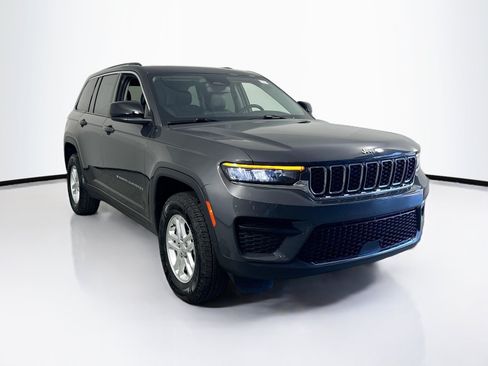 Used 2023 Jeep Grand Cherokee Laredo AWD/4WD image 3