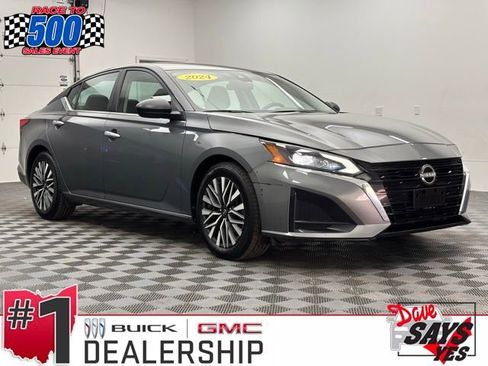 Used 2024 Nissan Altima 2.5 SV FWD image 1