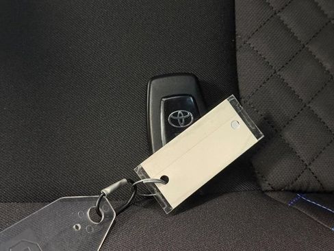 Used 2022 Toyota C-HR XLE FWD image 29