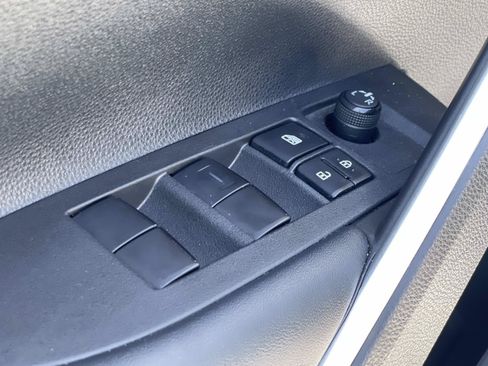 Used 2022 Toyota Corolla Cross LE w/ Moonroof Package AWD/4WD image 17