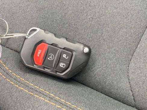 Used 2025 Jeep Wrangler Sahara image 22