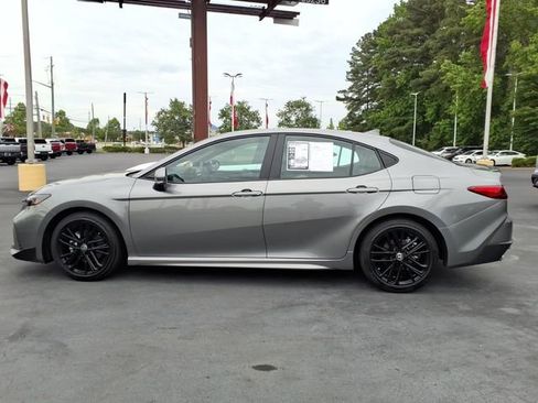 Used 2025 Toyota Camry SE FWD image 3