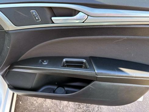 Used 2019 Ford Fusion SE image 10