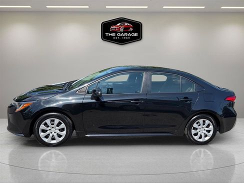 Used 2021 Toyota Corolla LE w/ Carpet Mat Package (TMS) FWD image 2