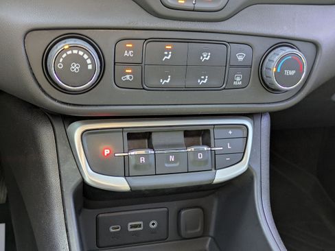 Used 2024 GMC Terrain SLE w/ Elevation Edition FWD image 14